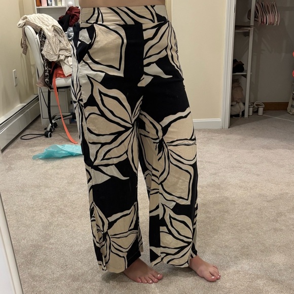 Floral Linen Pants - Picture 4 of 4